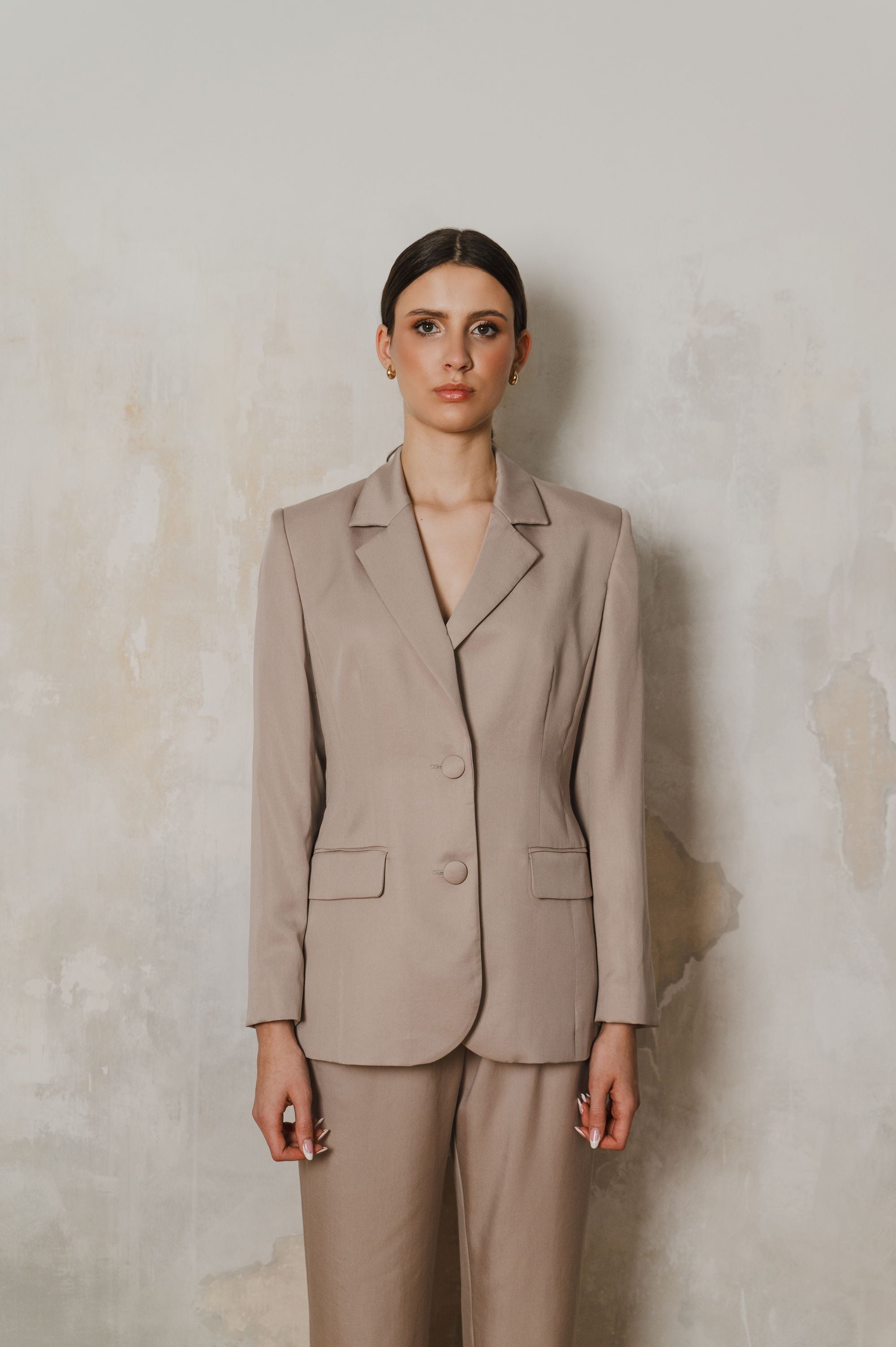"Timeless Tailor" blazer in beige