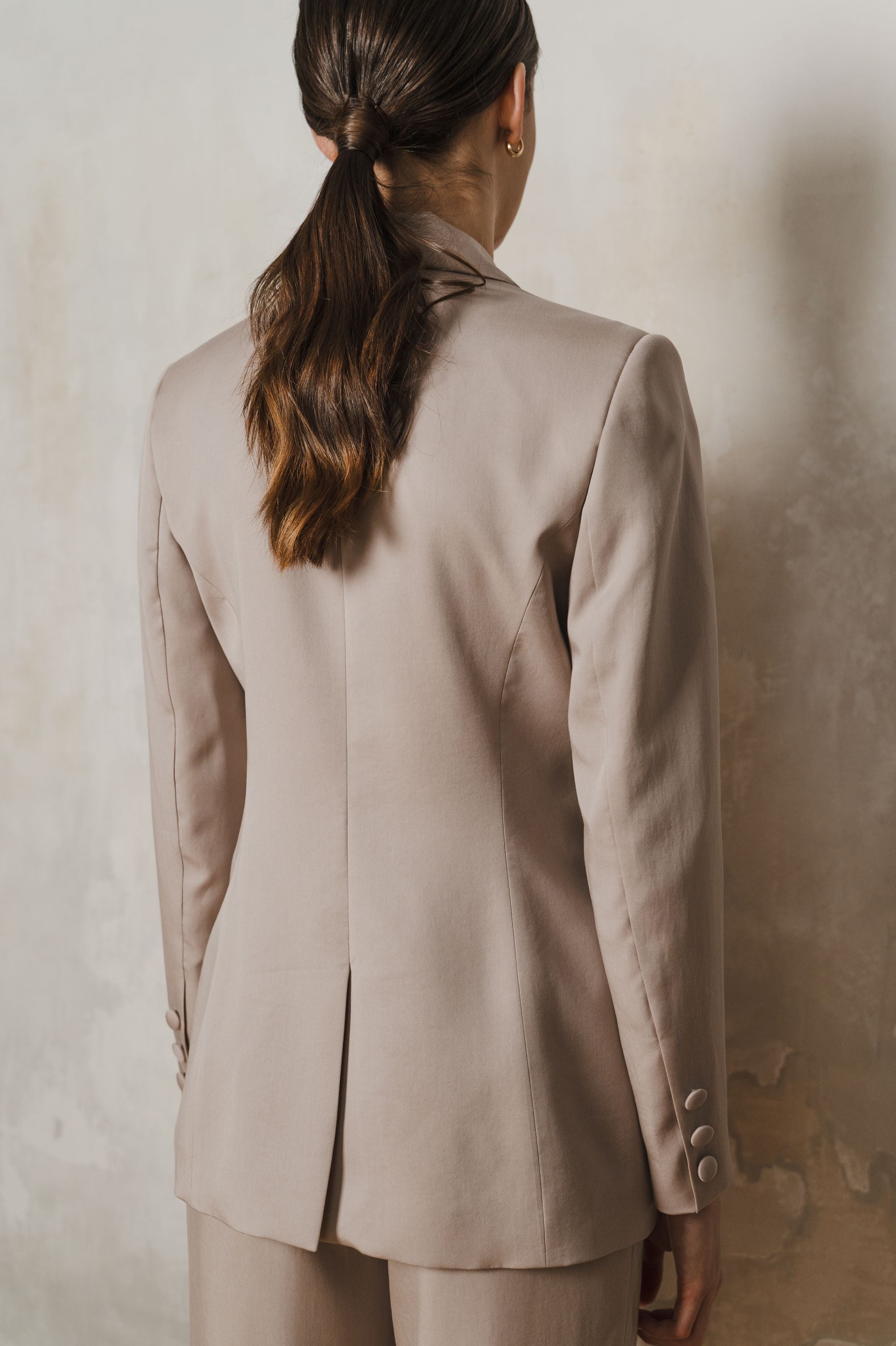 "Timeless Tailor" blazer in beige