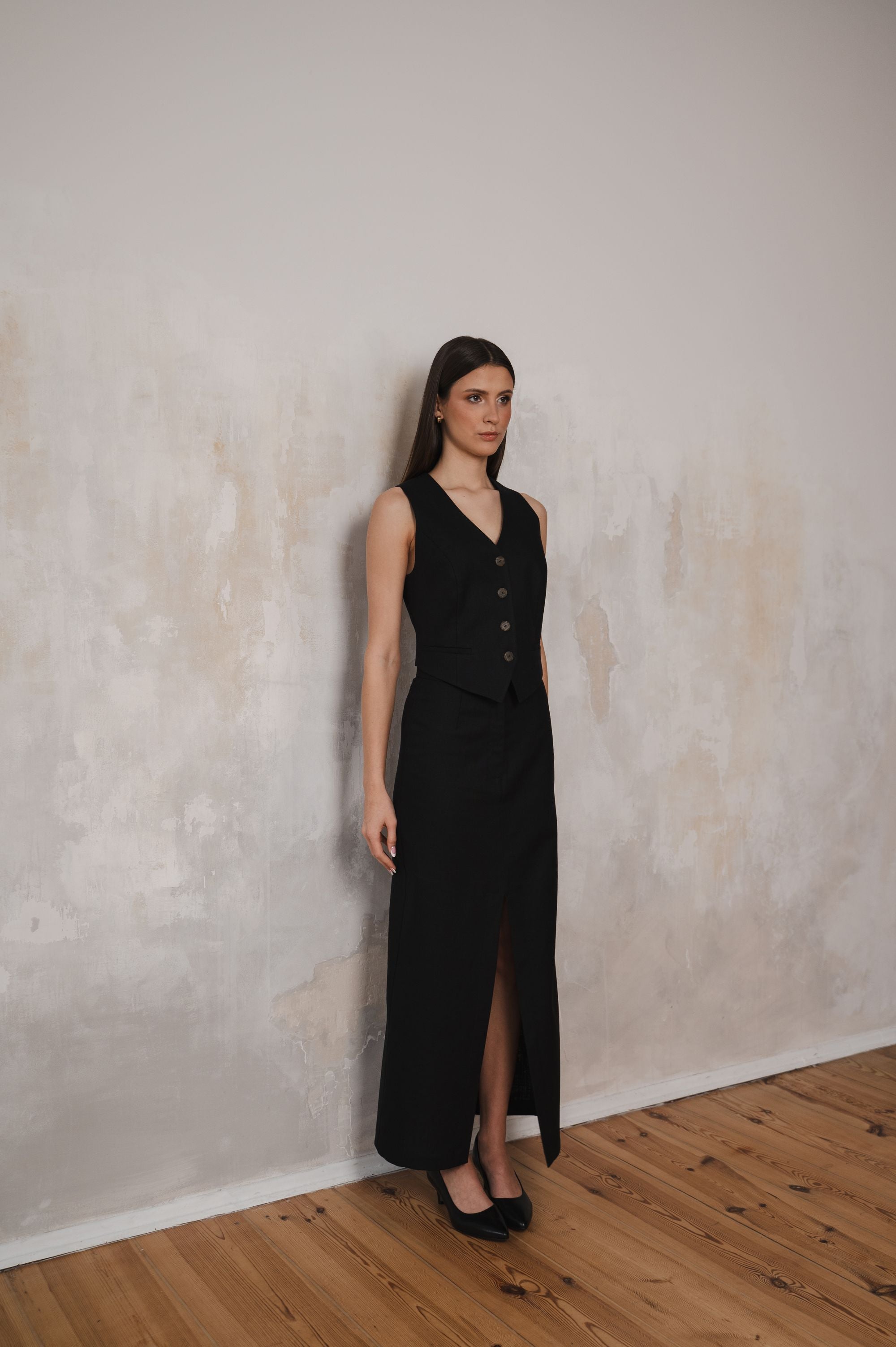 'Modern Elegance' vest in black