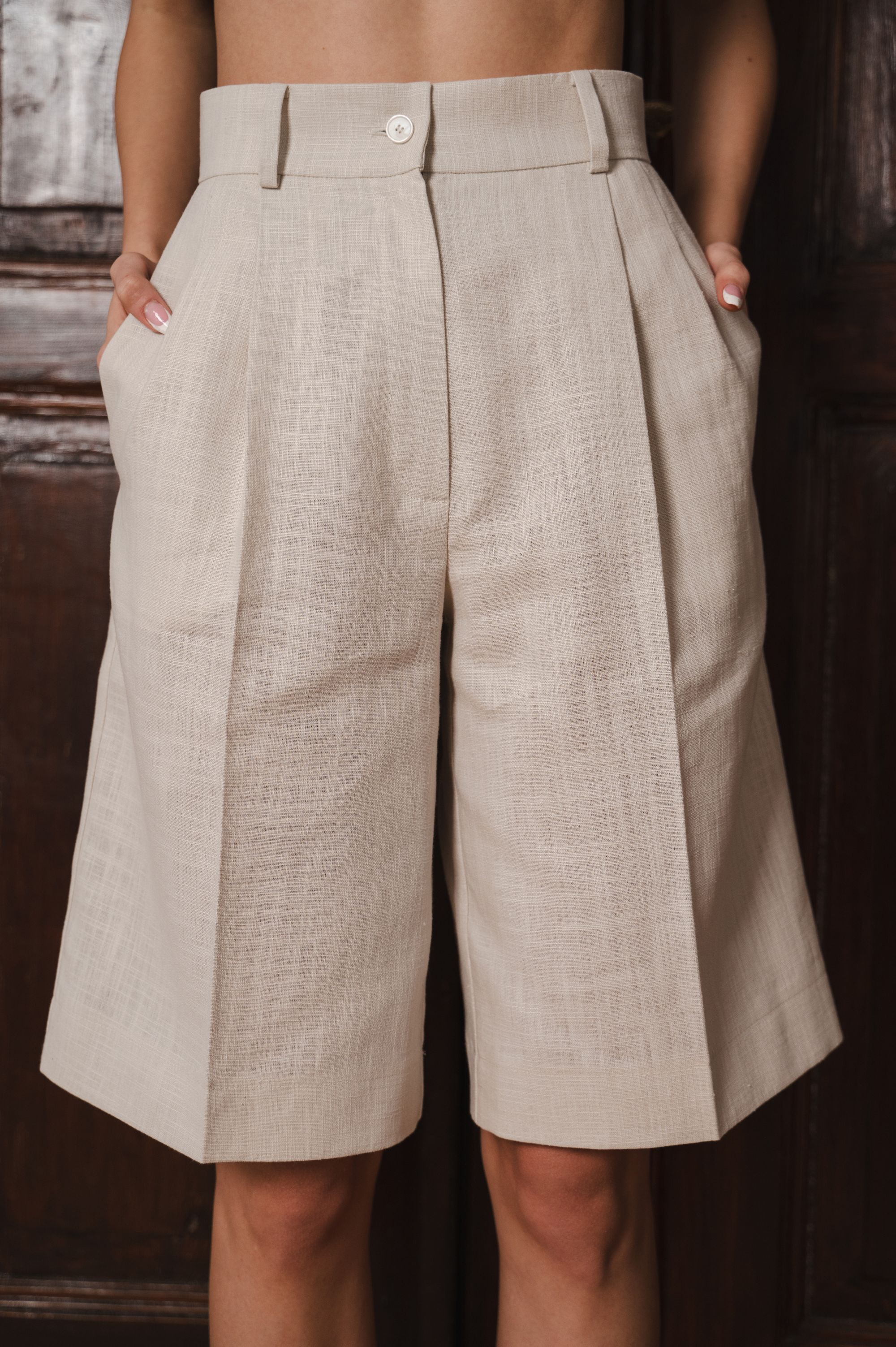 'City Vogue' shorts in a natural color