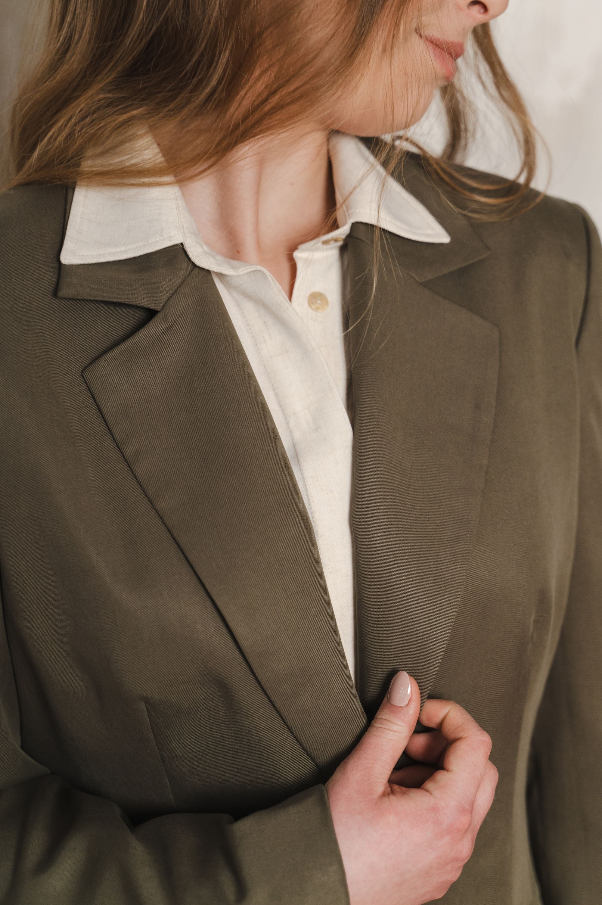 "Metropolitan Chic" blazer in khaki