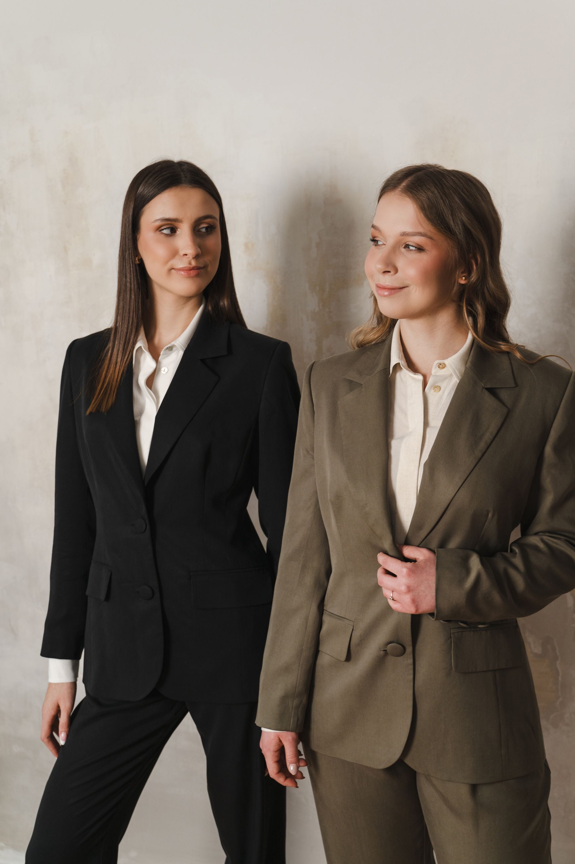 "Metropolitan Chic" blazer in khaki