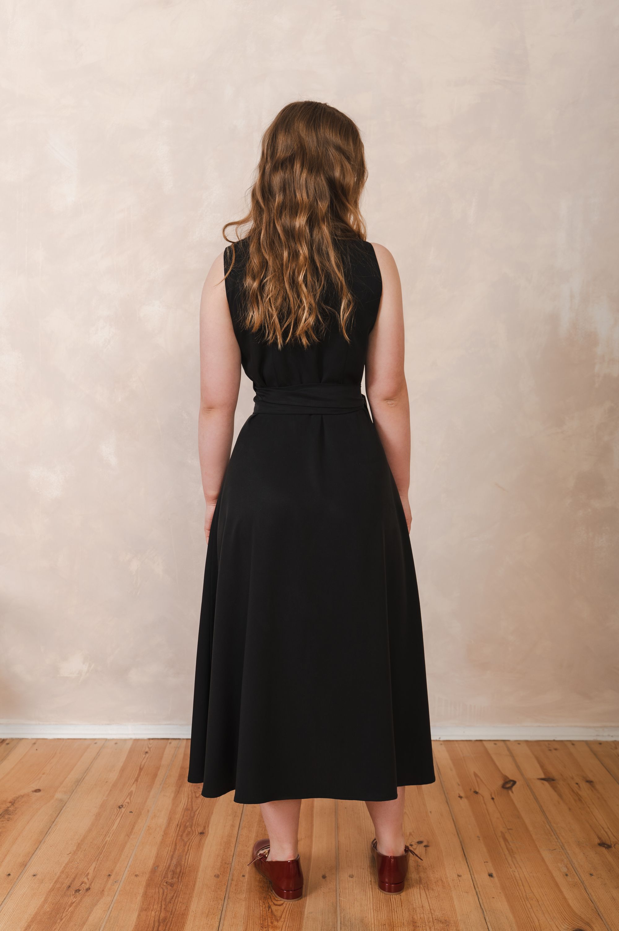 'Elegant Aura' dress in black
