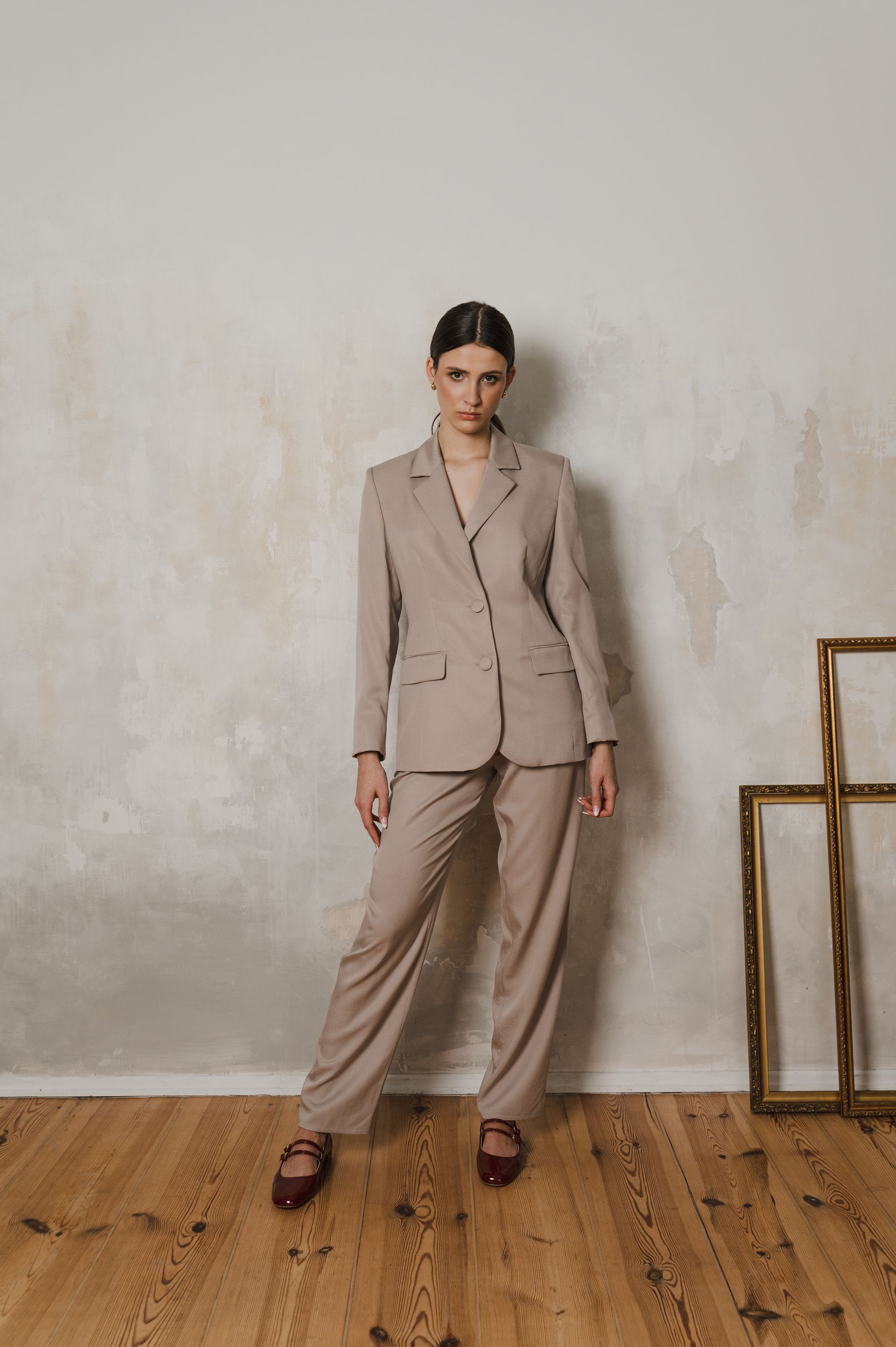 "Timeless Tailor" blazer in beige