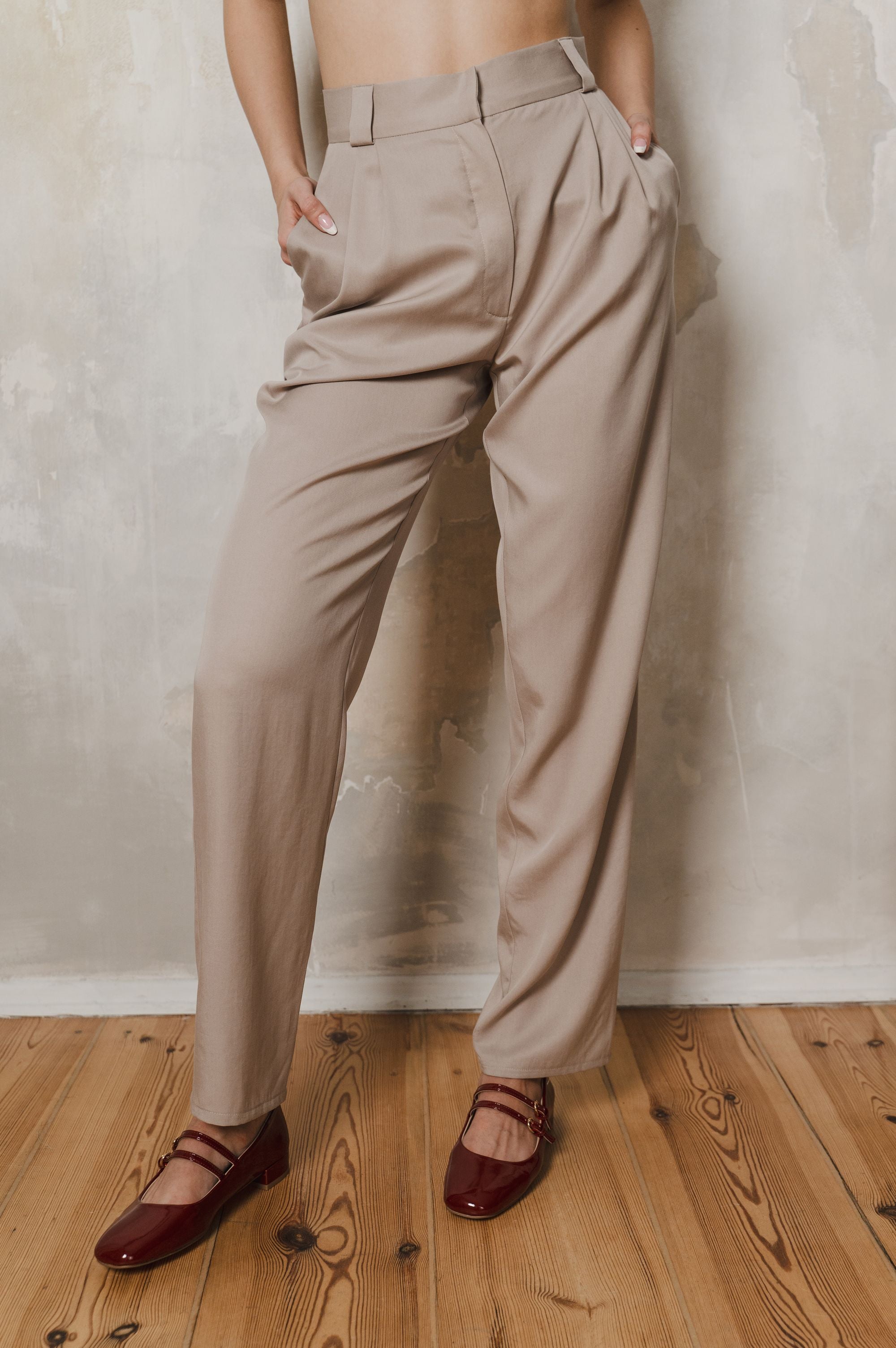 "Timeless Tailor" pants in beige