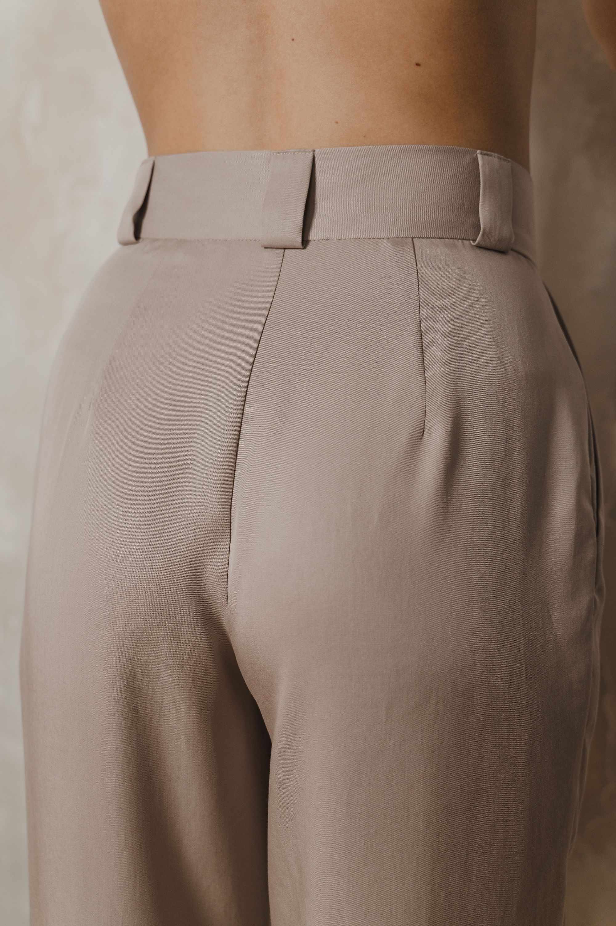 "Timeless Tailor" pants in beige