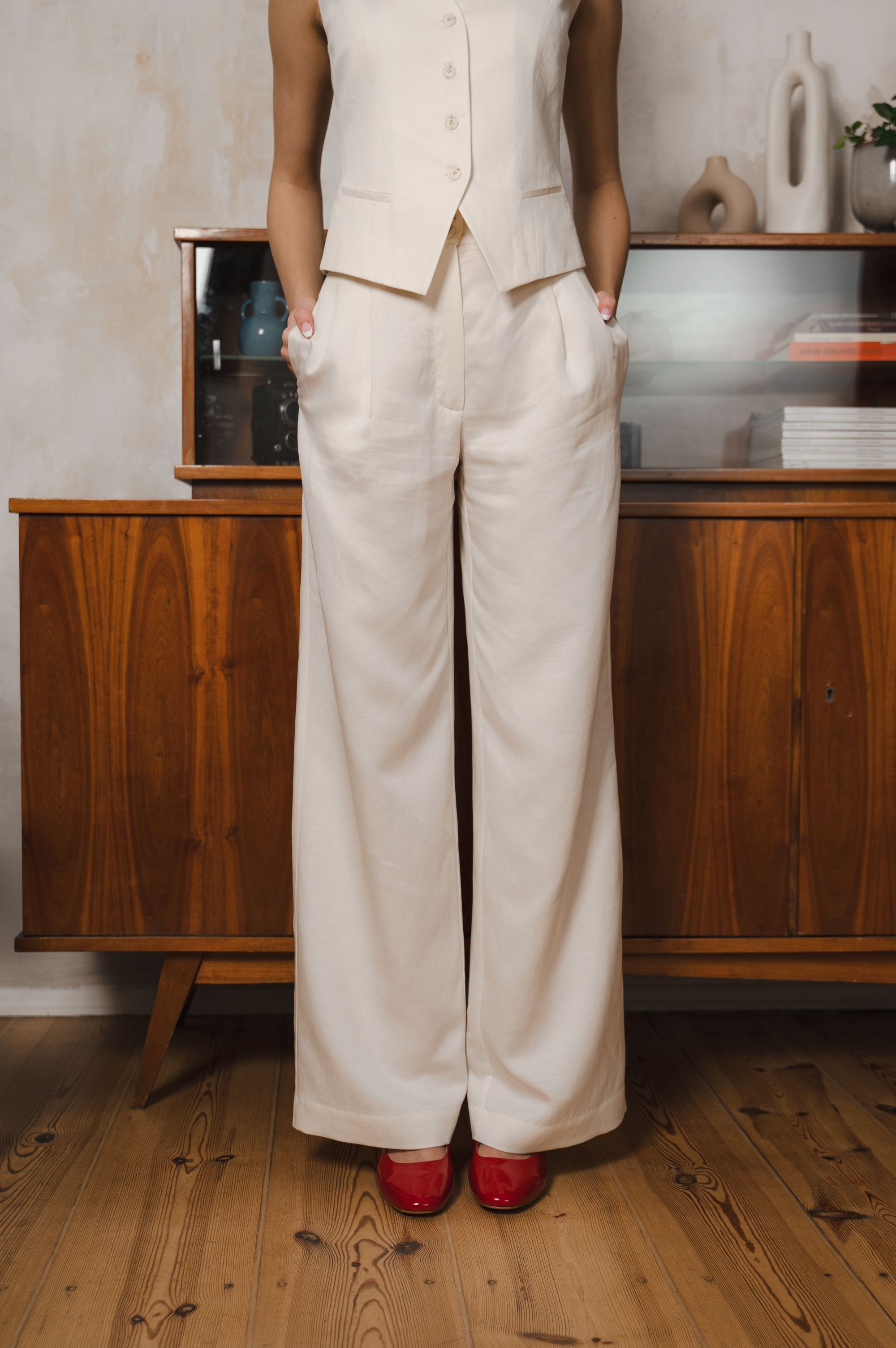 'Urban Chic' off-white trousers