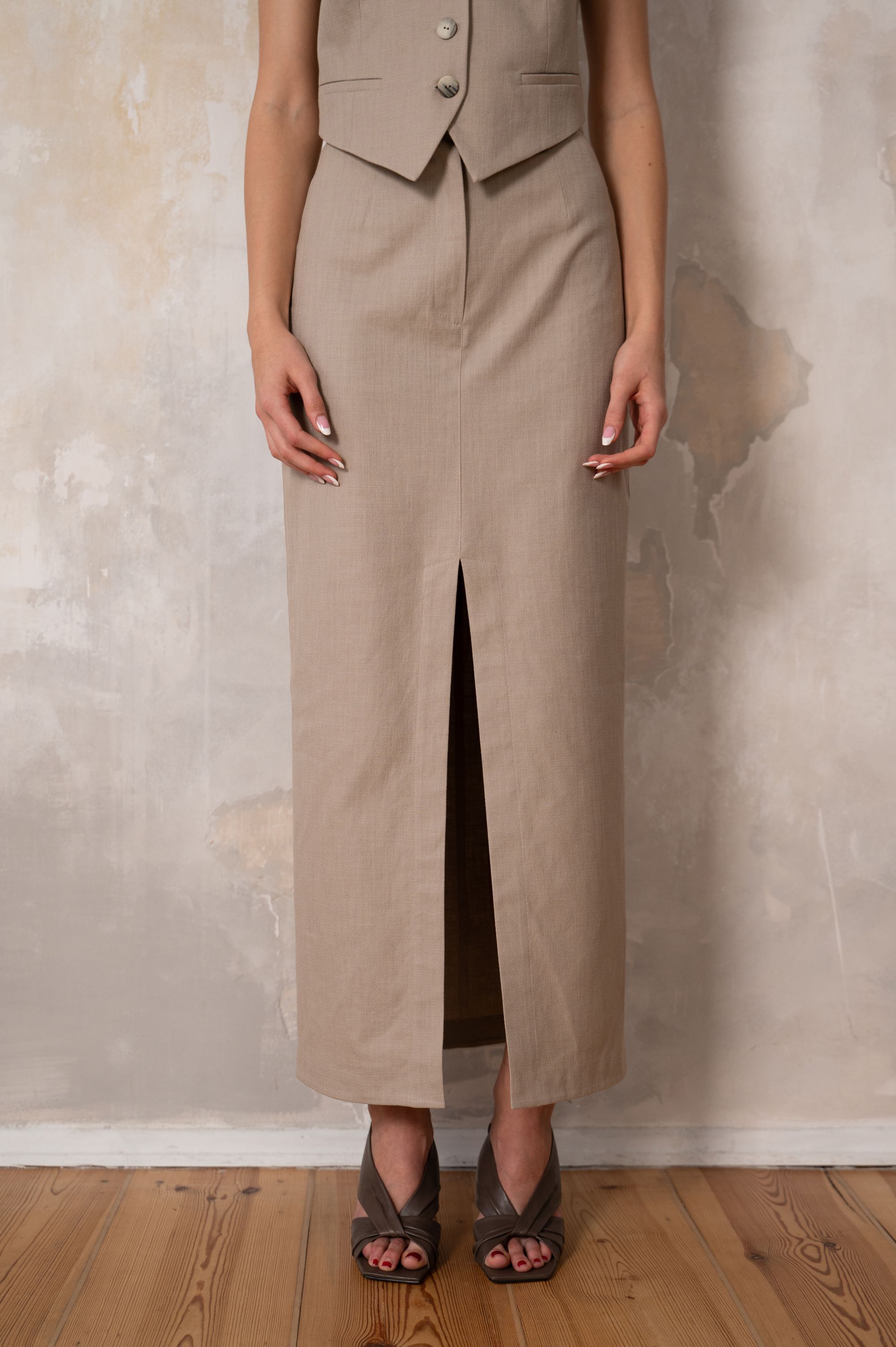 'Modern Elegance' skirt in beige