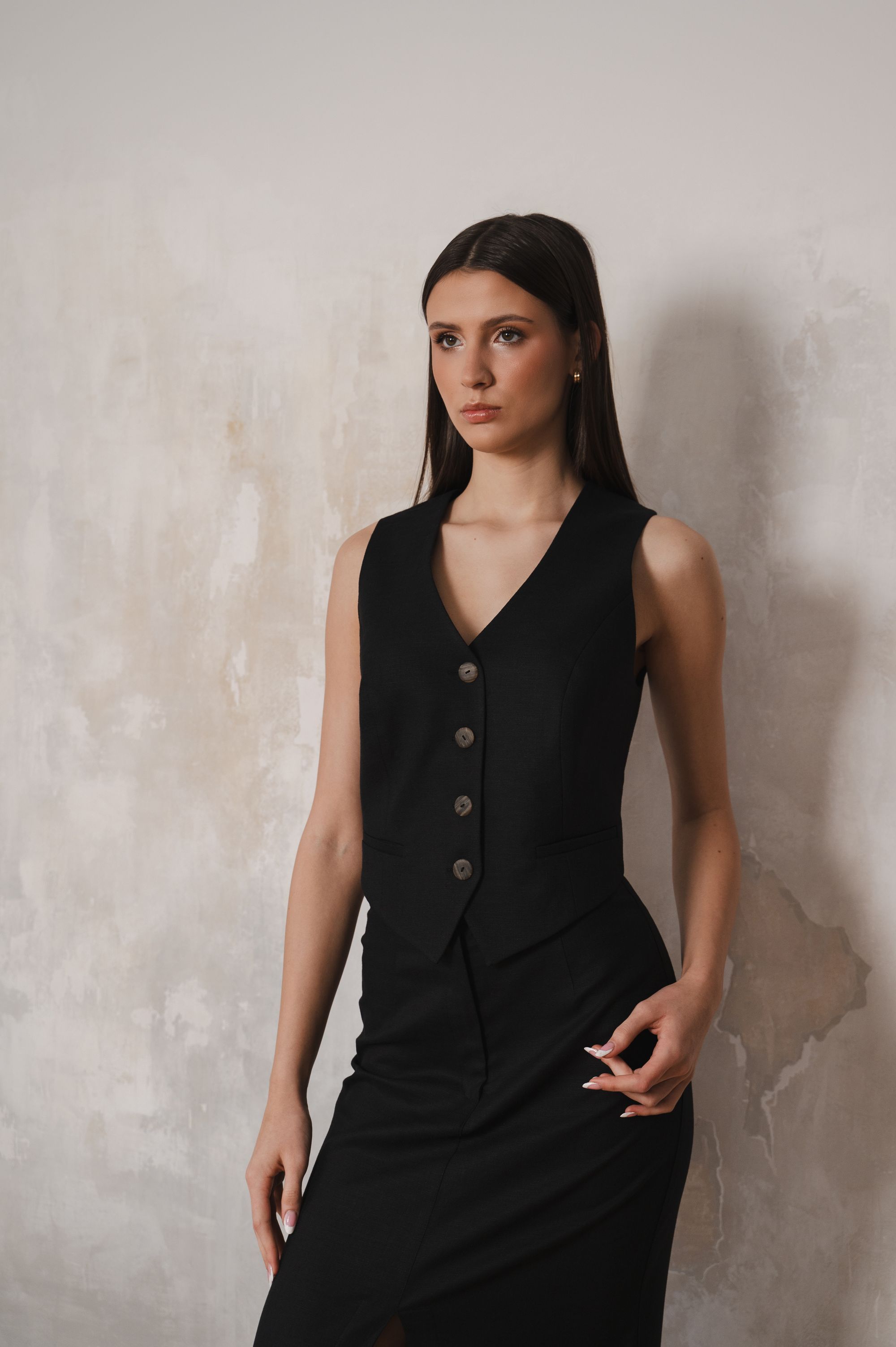 'Modern Elegance' vest in black