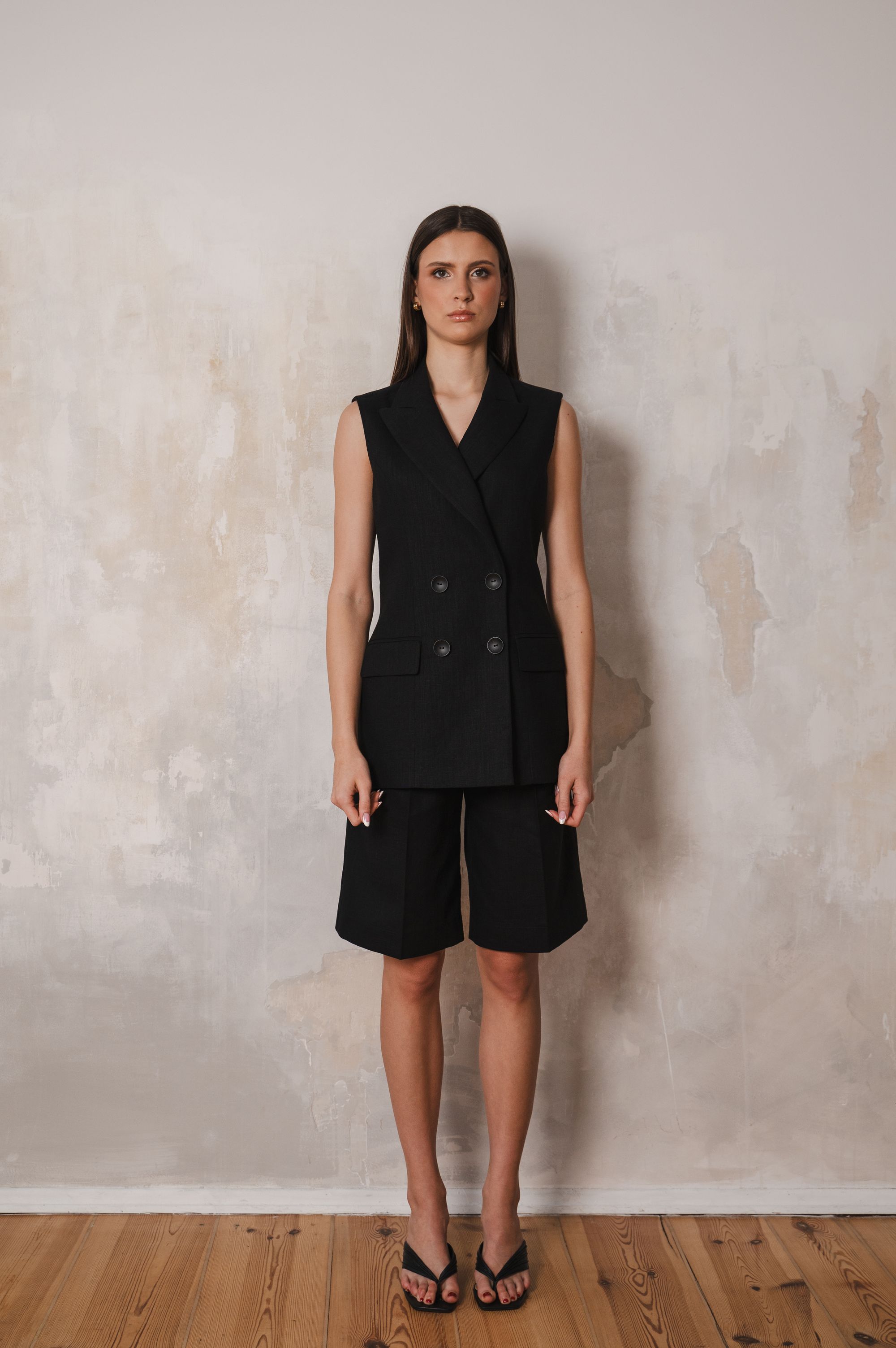 'City Vogue' vest in black