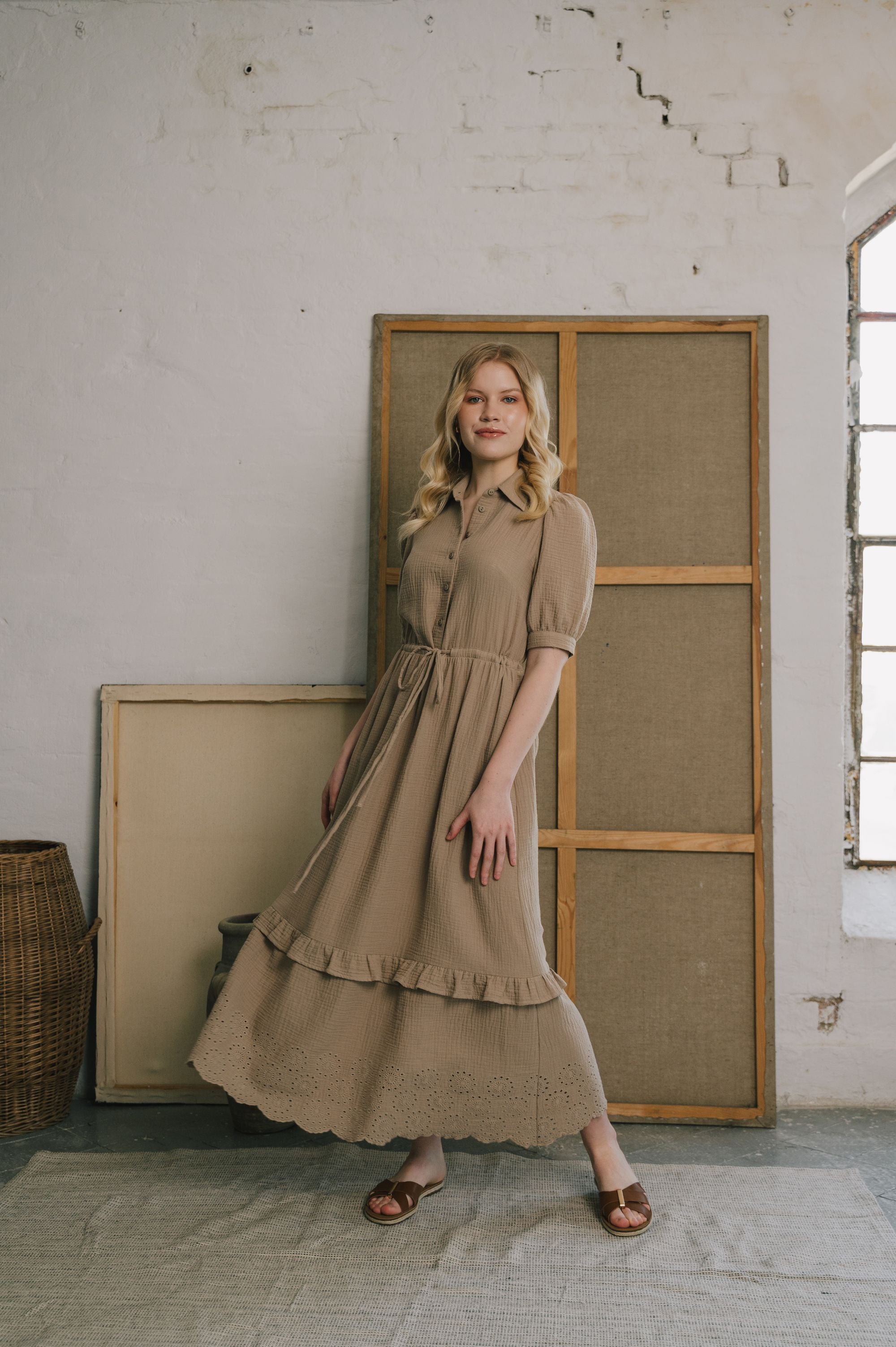 'Crisp Cotton Elegance' midi dress