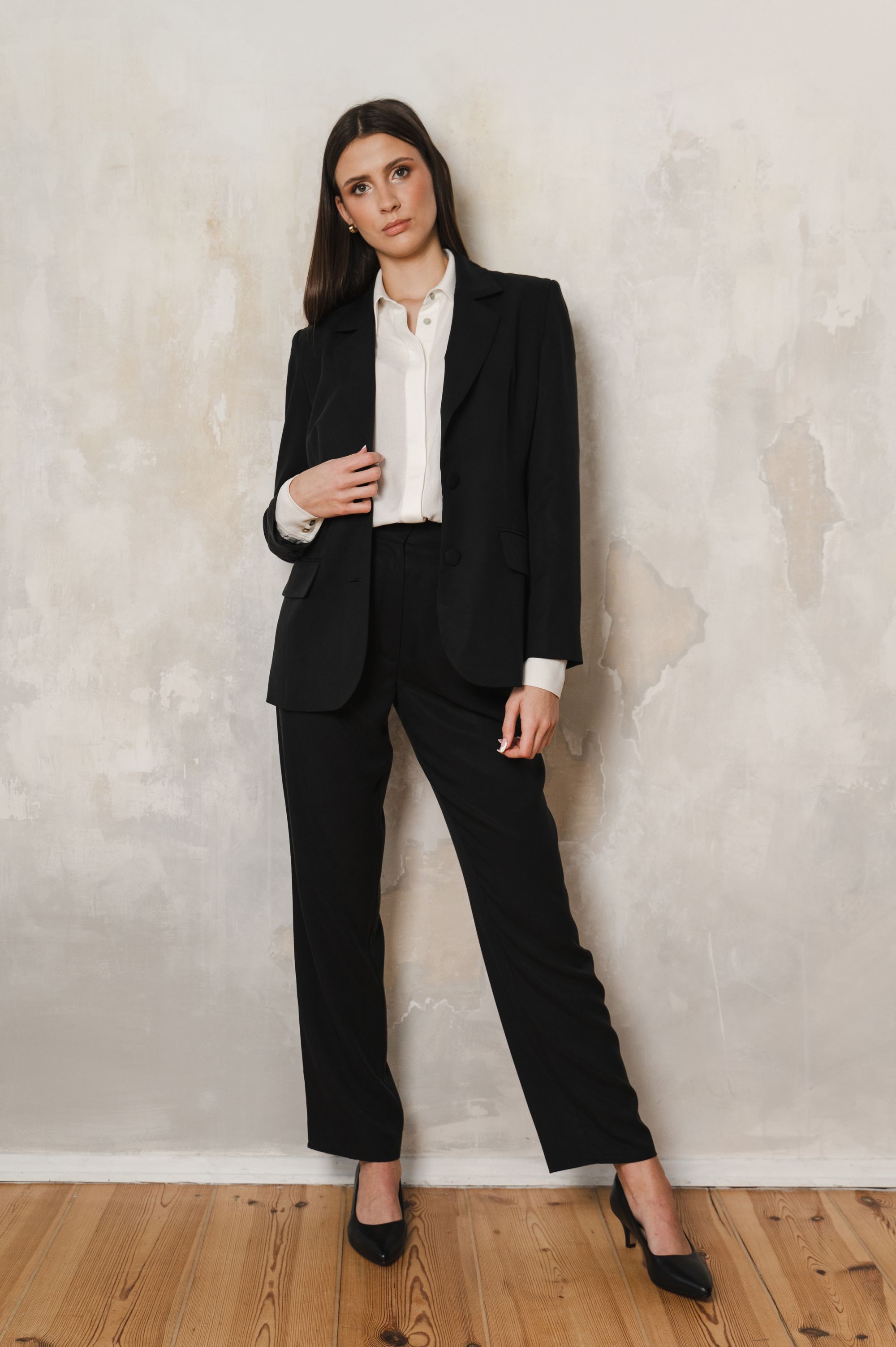 "Timeless Tailor" blazer in black