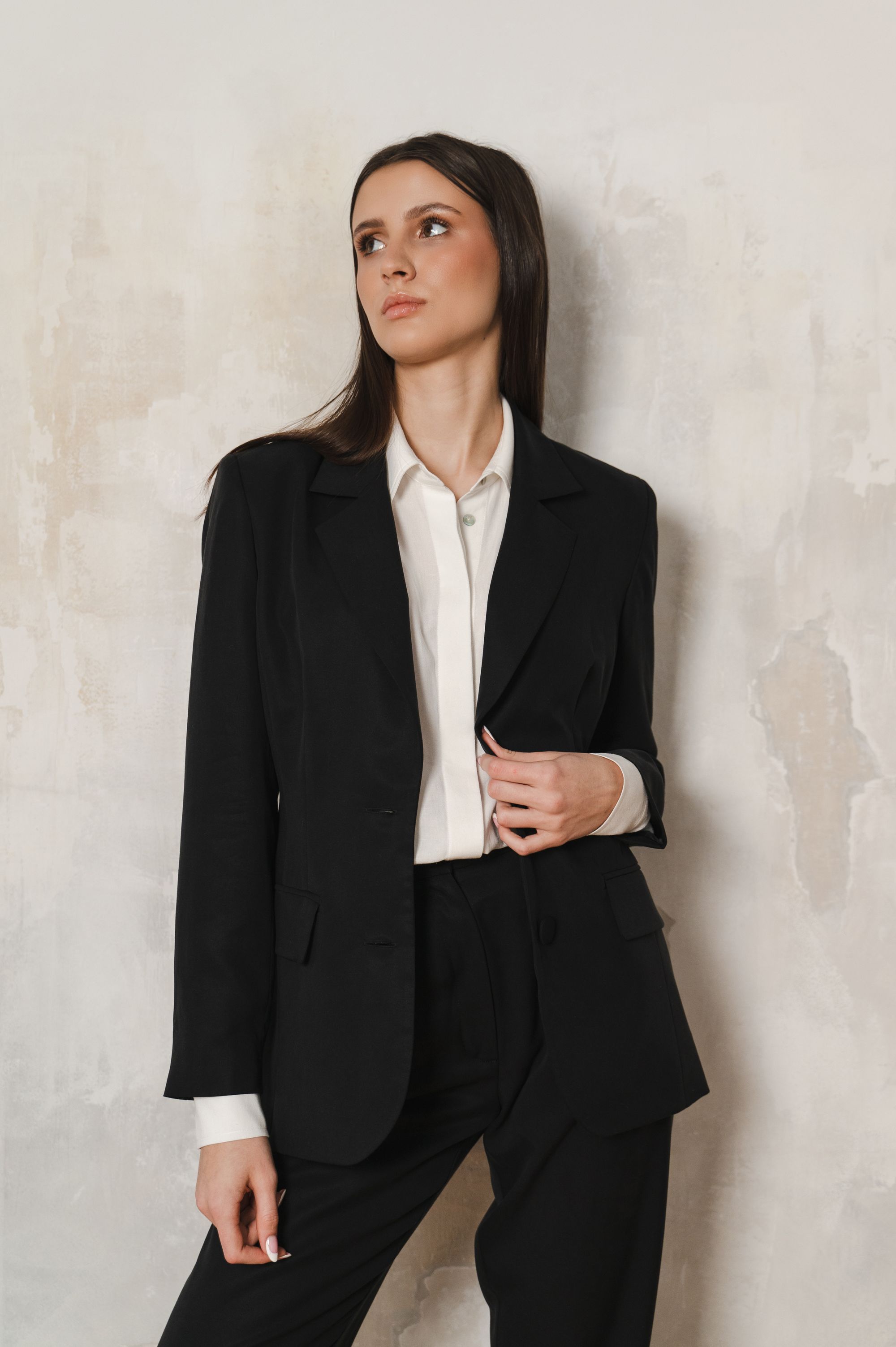 "Timeless Tailor" blazer in black