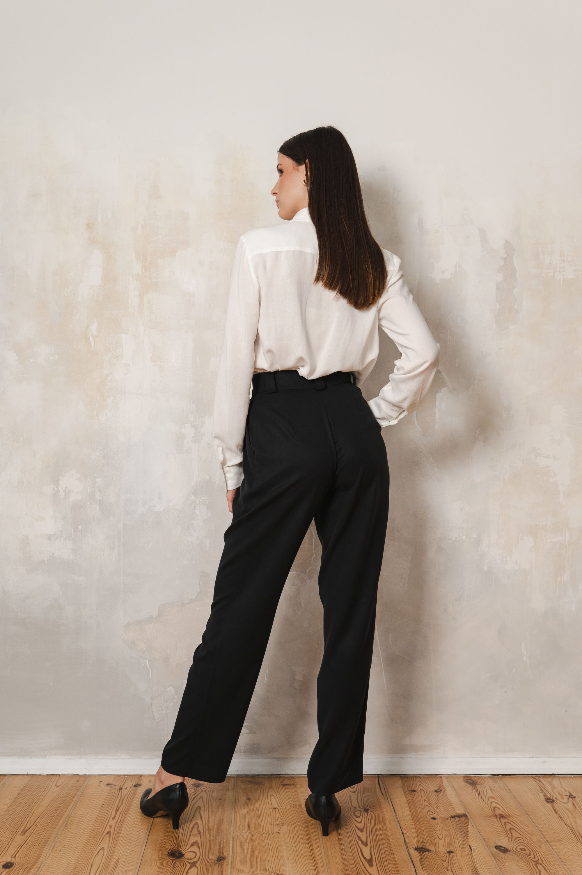 "Timeless Tailor" pants in black