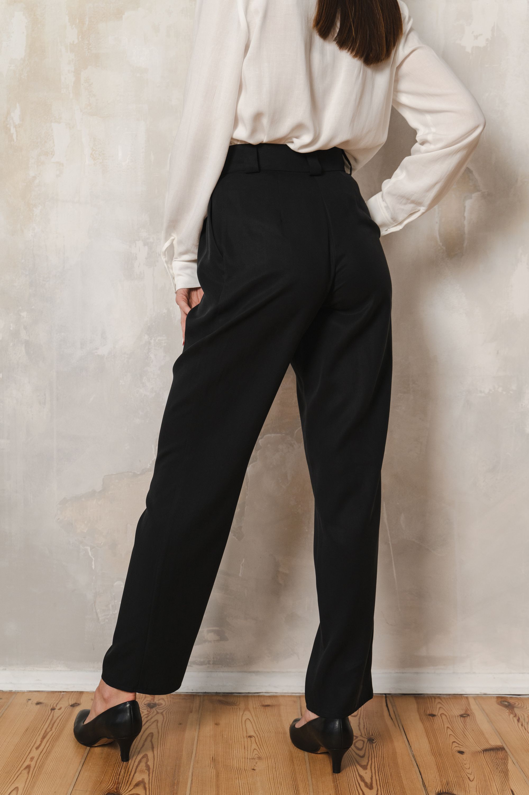 "Timeless Tailor" pants in black