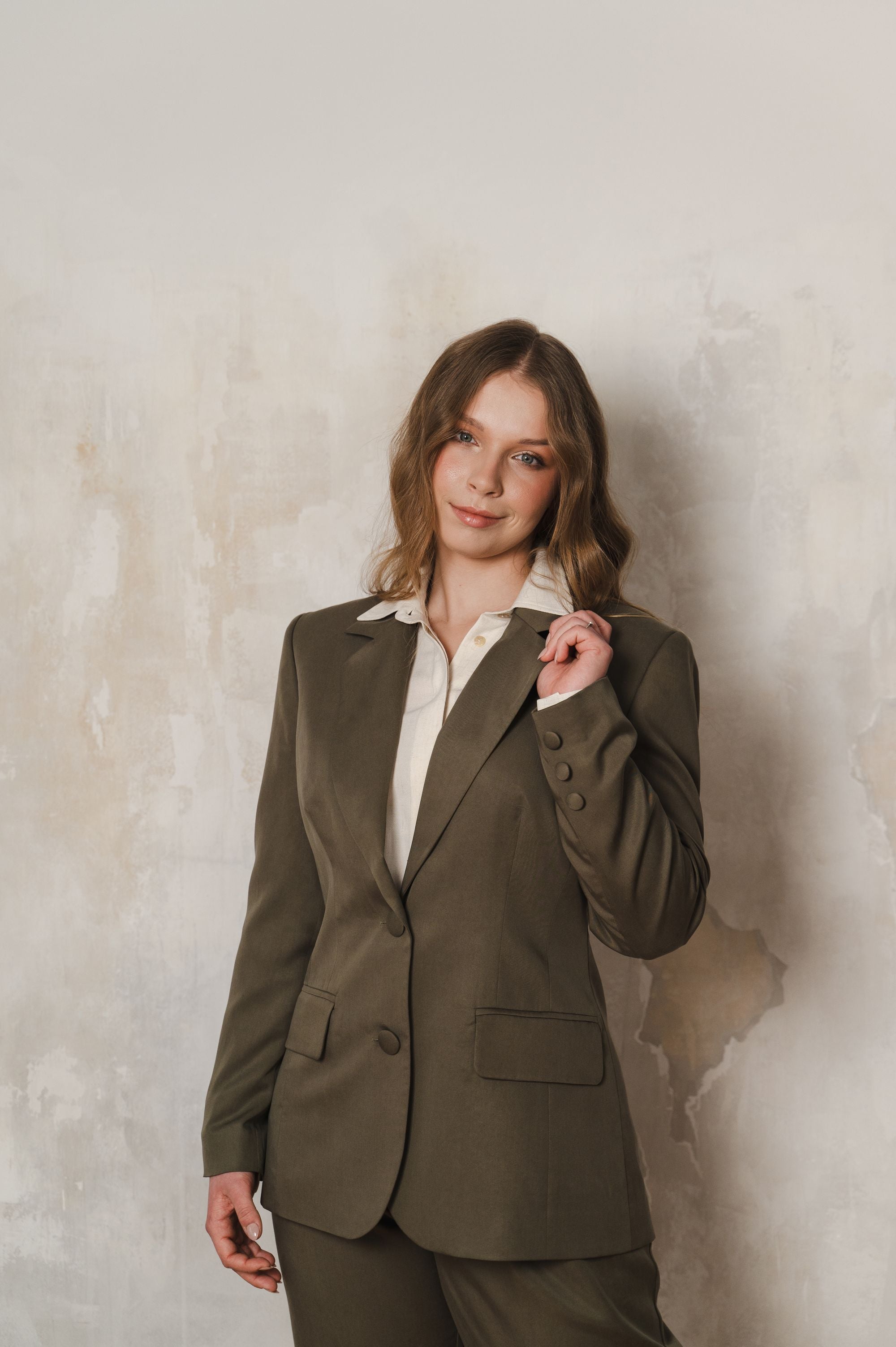 "Metropolitan Chic" blazer in khaki