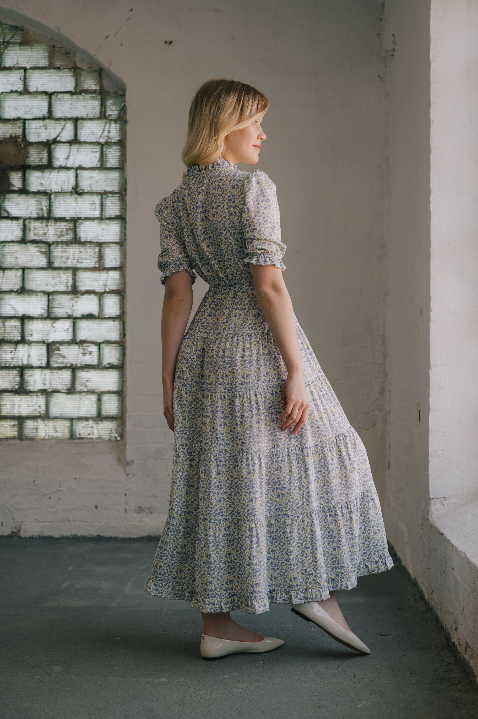 'Crisp Cotton Elegance' midi dress