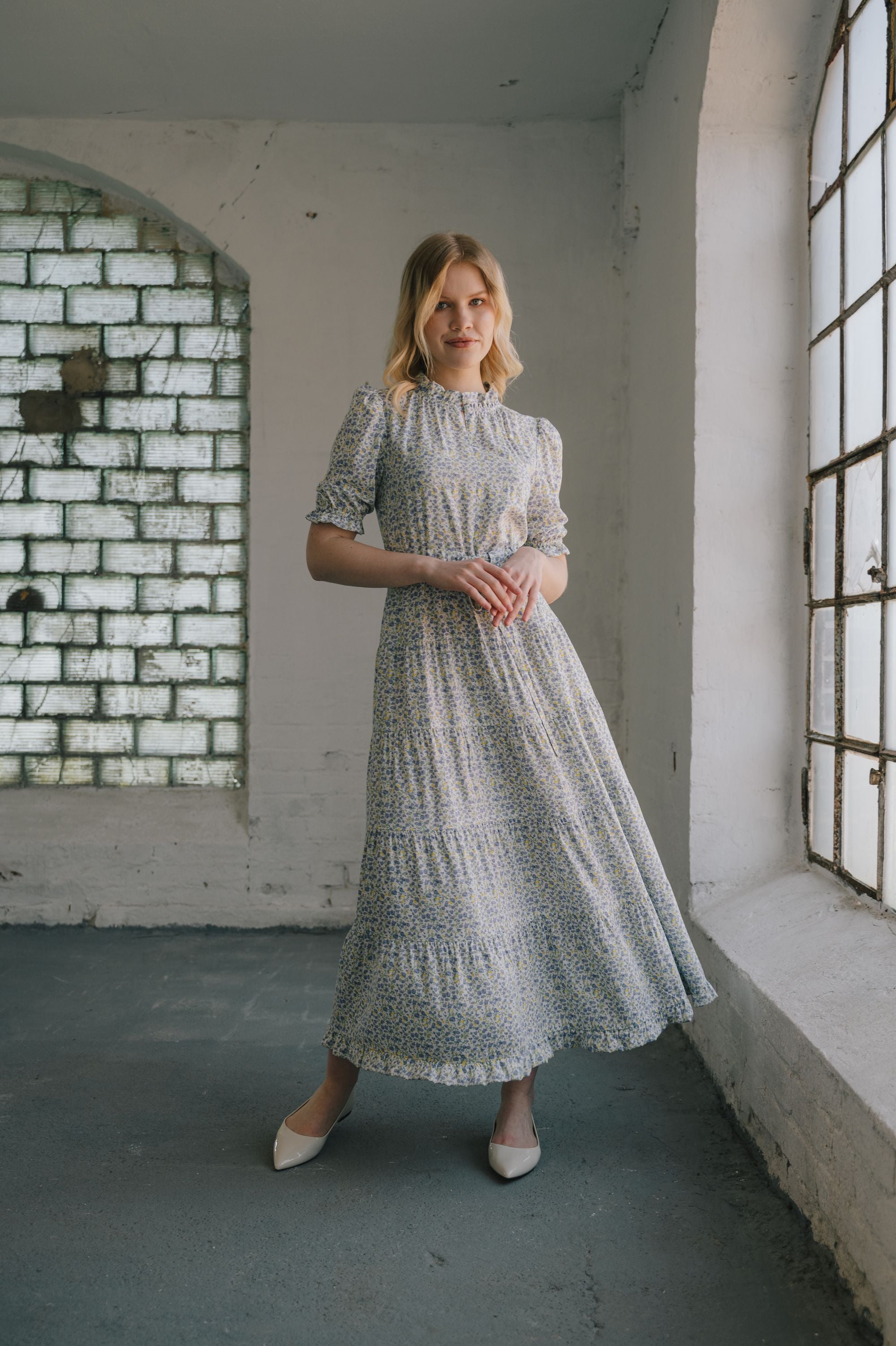 'Crisp Cotton Elegance' midi dress
