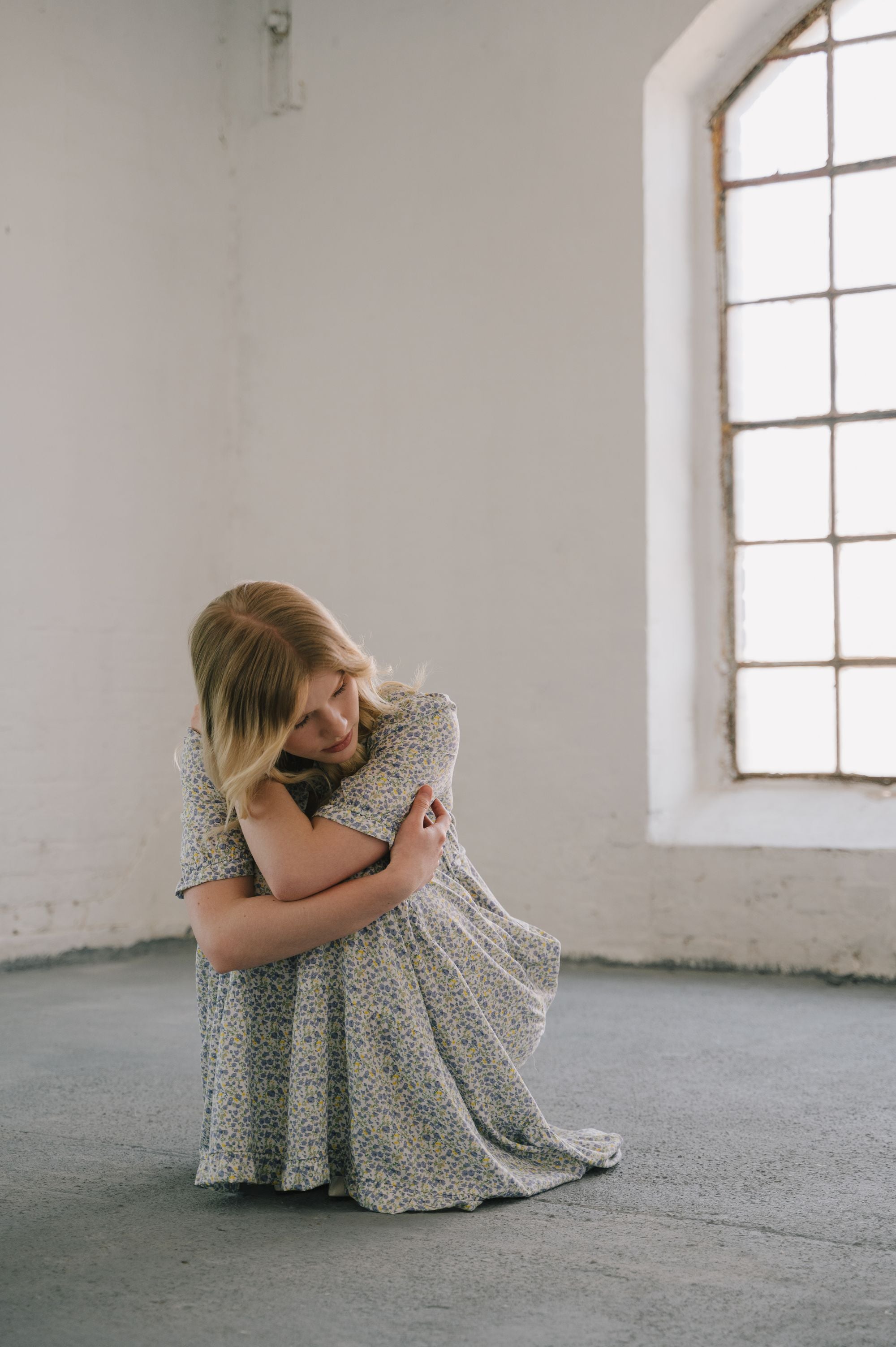 'Crisp Cotton Elegance' midi dress