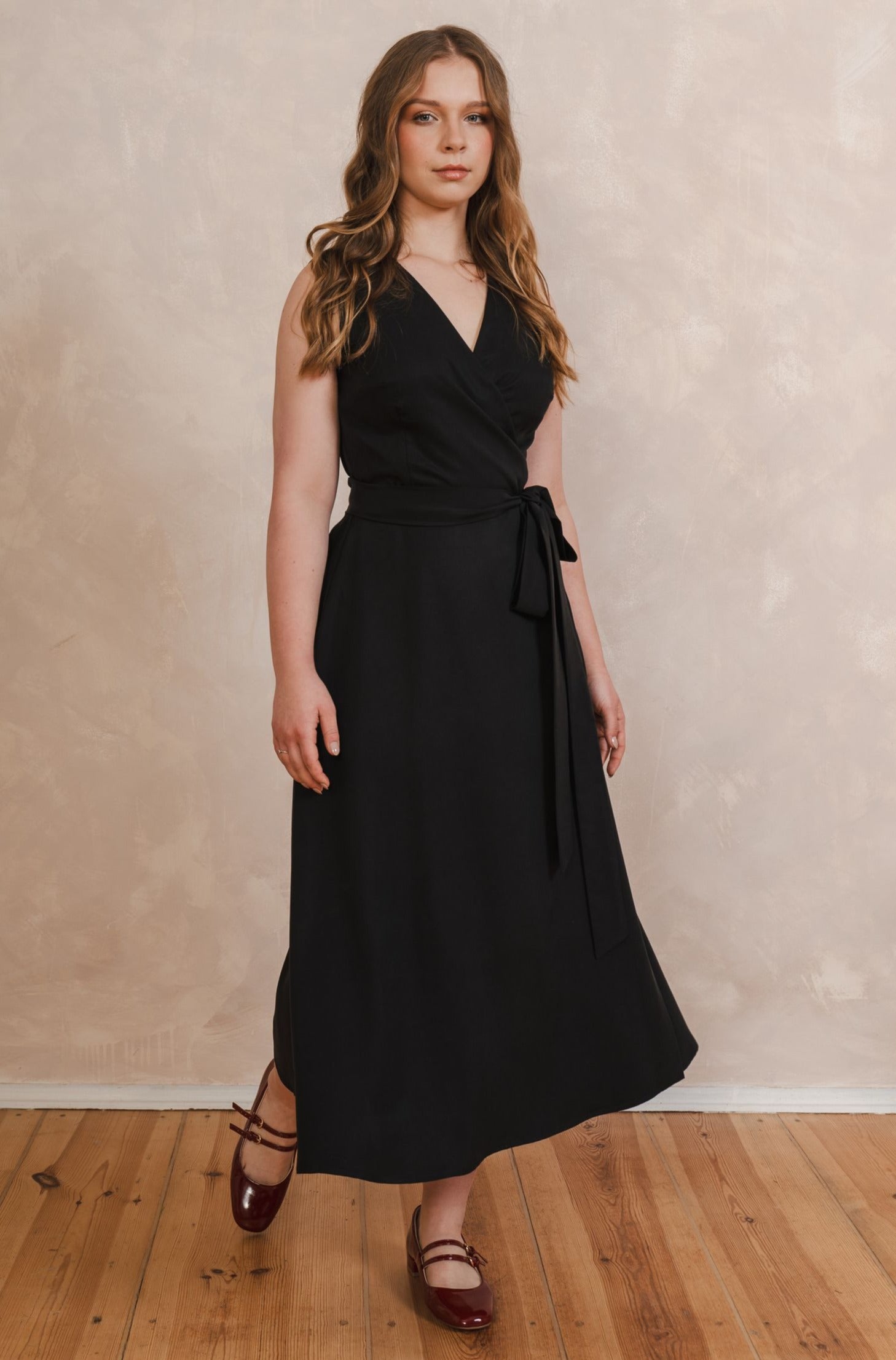 'Elegant Aura' dress in black