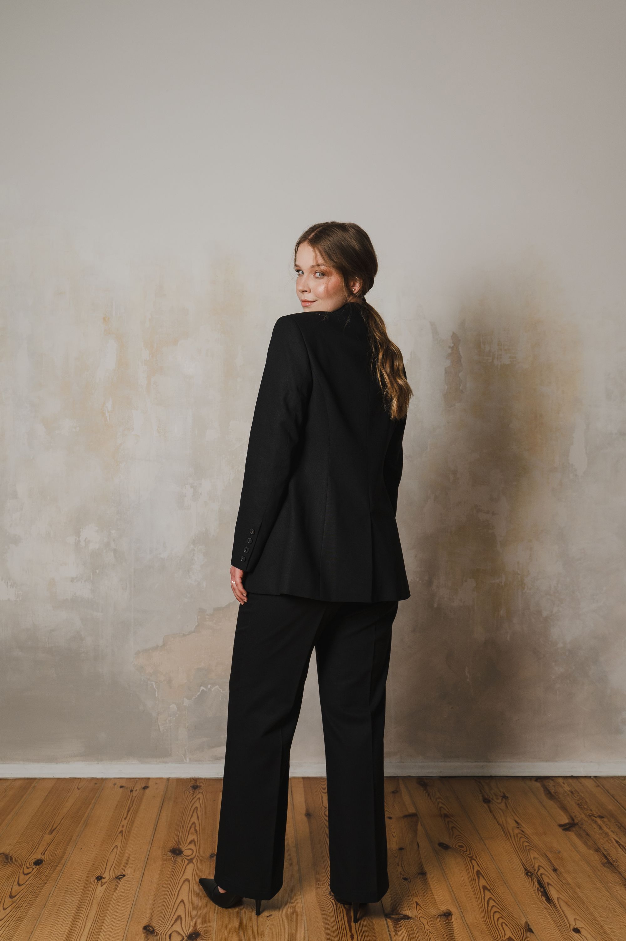 Elegant "Black Sophistication" trousers